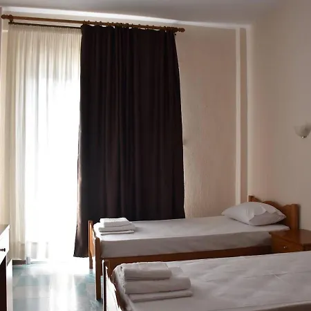 Parissas Hotel *