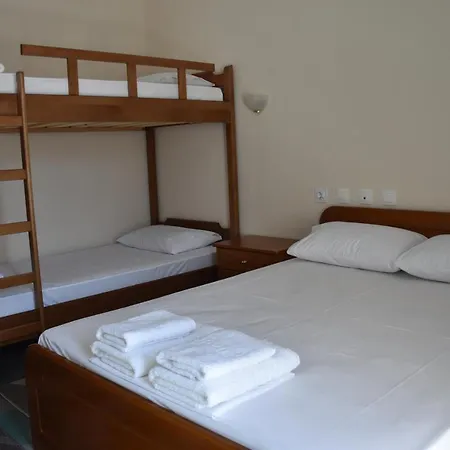 Parissas Hotel *
