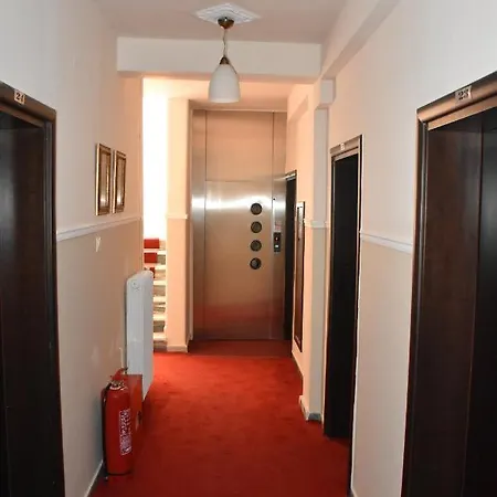 Parissas Hotel *